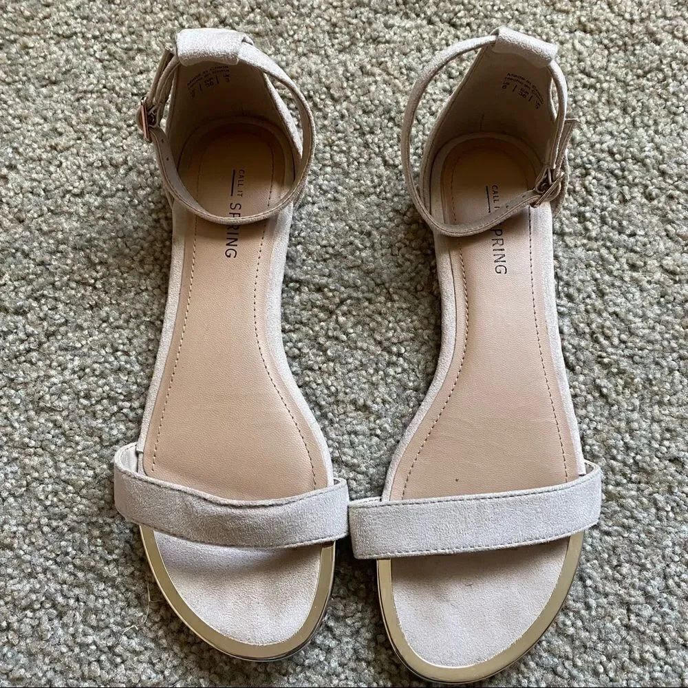 Call it spring creme sandal, size 6 - Picture 2 of 7